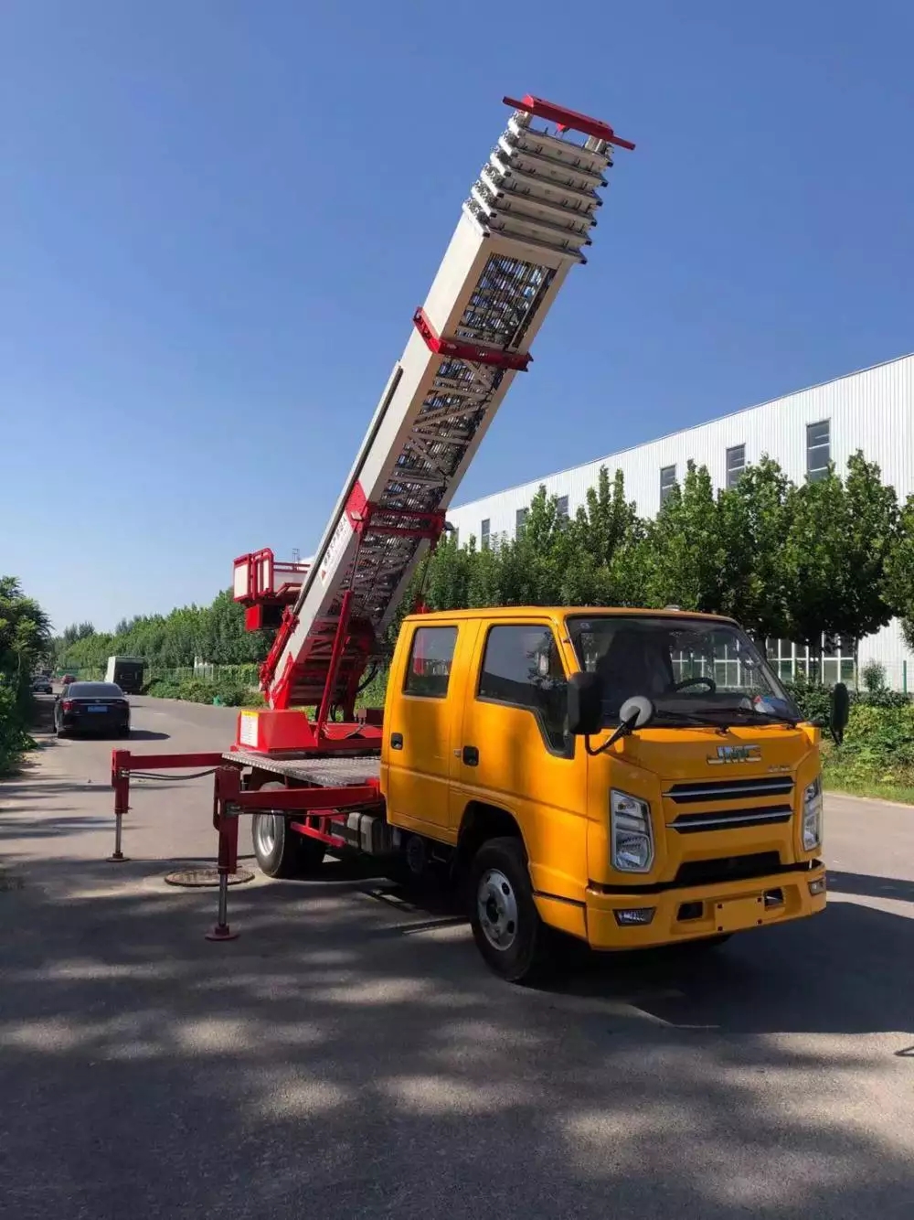 江安附近的云梯车出租服务：轻松解决高空作业需求