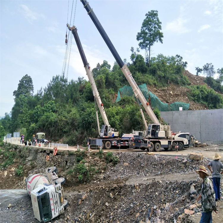 江安汽车掉沟里叫吊车救援要多少钱